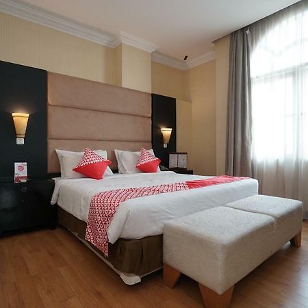 Capital O 1128 Hotel Imara Palembang Dış mekan fotoğraf