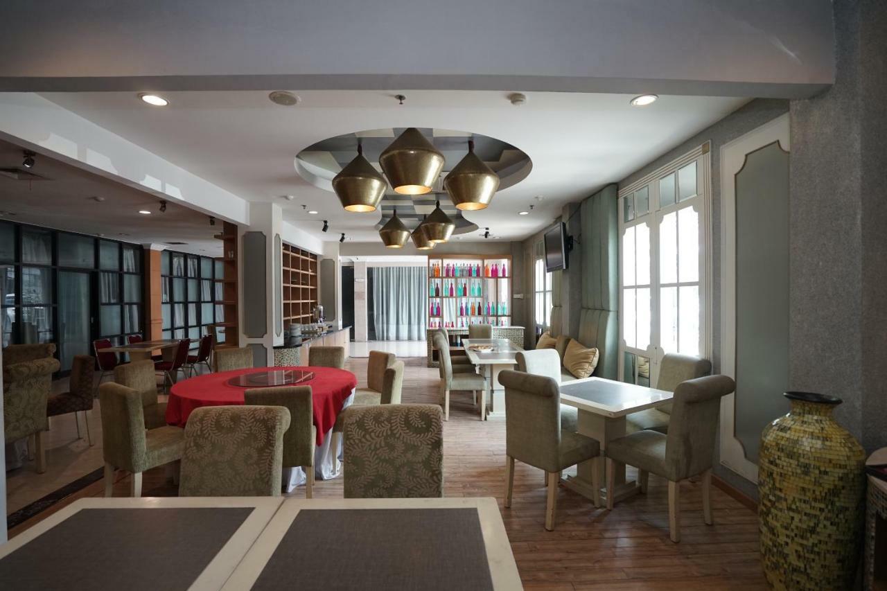 Capital O 1128 Hotel Imara Palembang Dış mekan fotoğraf