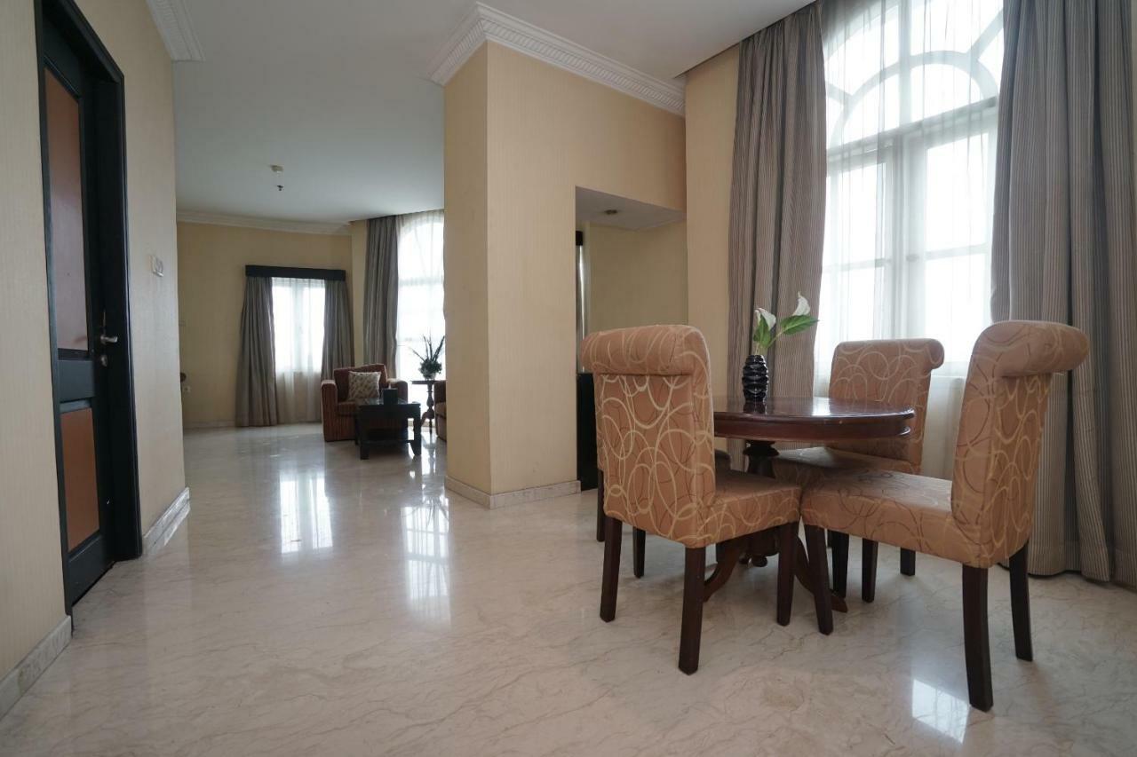 Capital O 1128 Hotel Imara Palembang Dış mekan fotoğraf