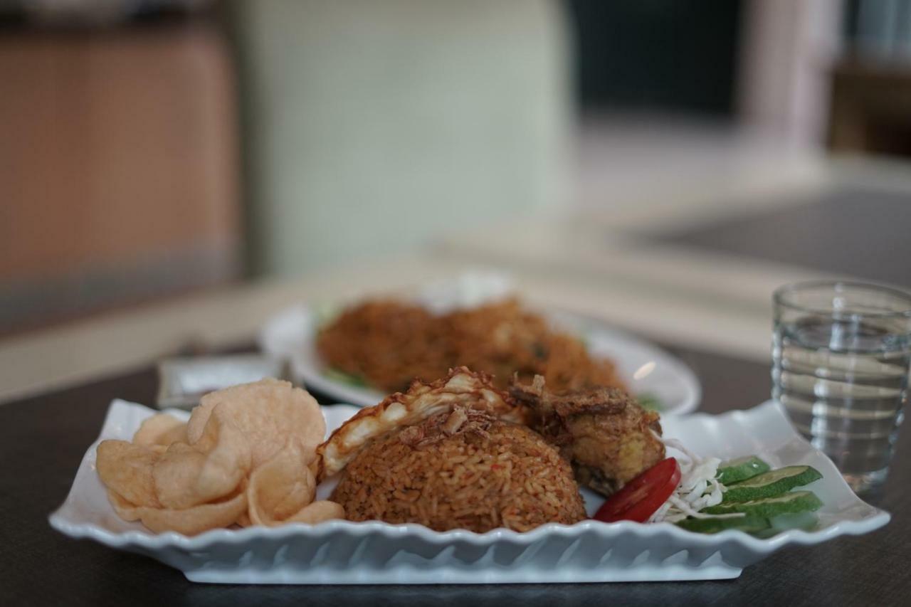 Capital O 1128 Hotel Imara Palembang Dış mekan fotoğraf